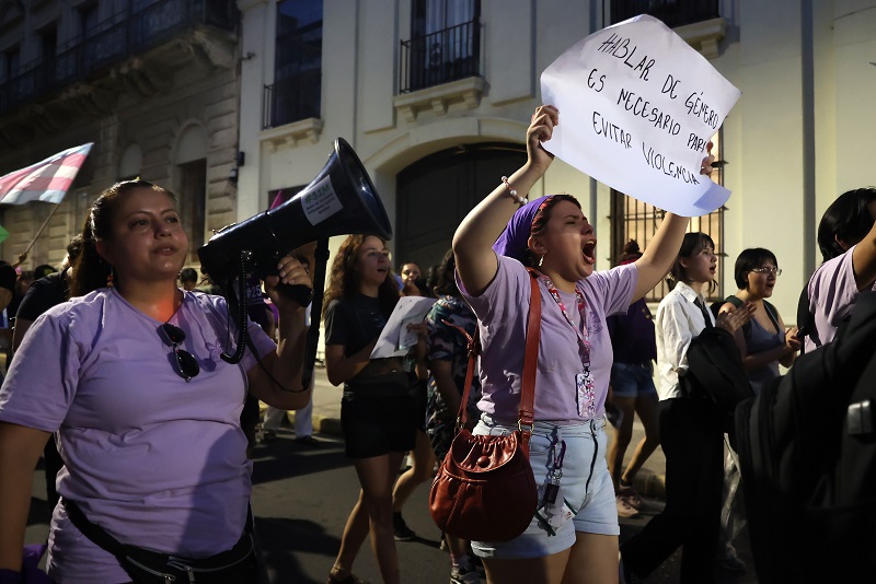 Huérfanos feminismo Paraguay